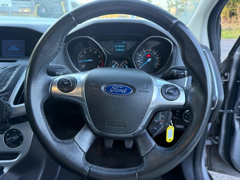 2011 Ford Focus 1.6 125 Zetec 5dr HATCHBACK PETROL Manual