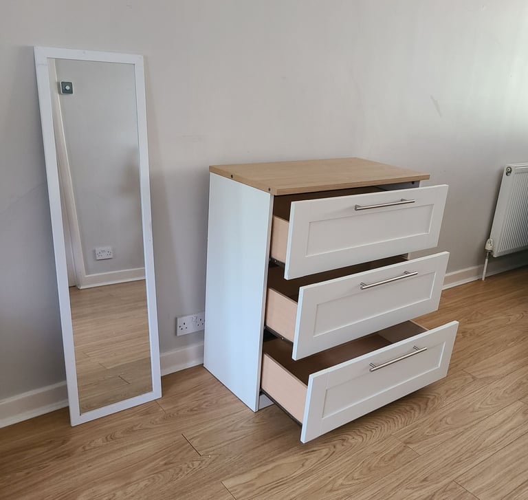 image for 25 pounds if collected by you. 30 pounds if I deliver hull only. Chest & miror Price for chest mir