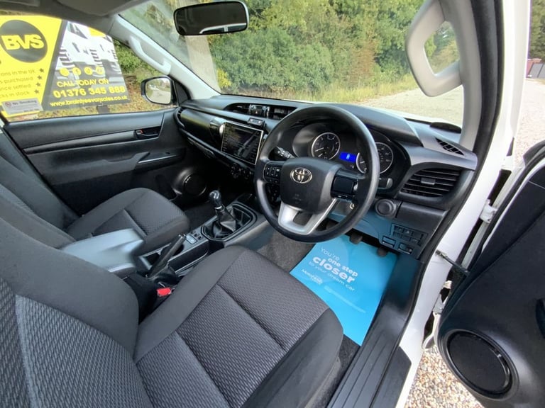 2019 Toyota Hilux 2.4 D-4D Active Pickup Double Cab 4dr Diesel Manual 4WD Euro 6 (3.5t) (150  PIC...