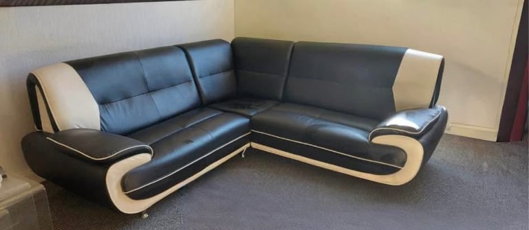 Black and white leather corner sofa / couch 🚚 DELIVERY AVAILABLE 🚚