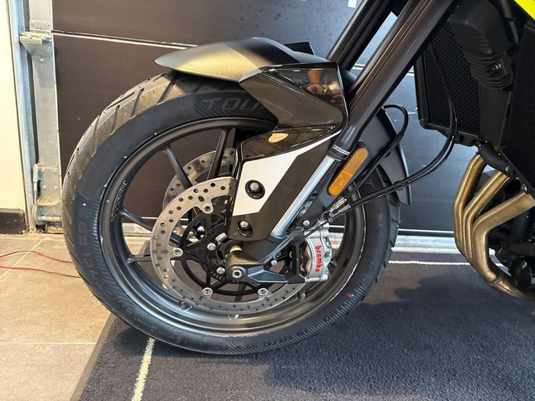 2025 Triumph Tiger 900 GT PRO STANDARD TWIN COLOUR Petrol white 6 Speed