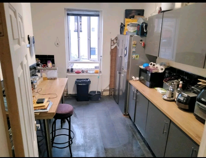(bills included) room in shared accommodation for rent 