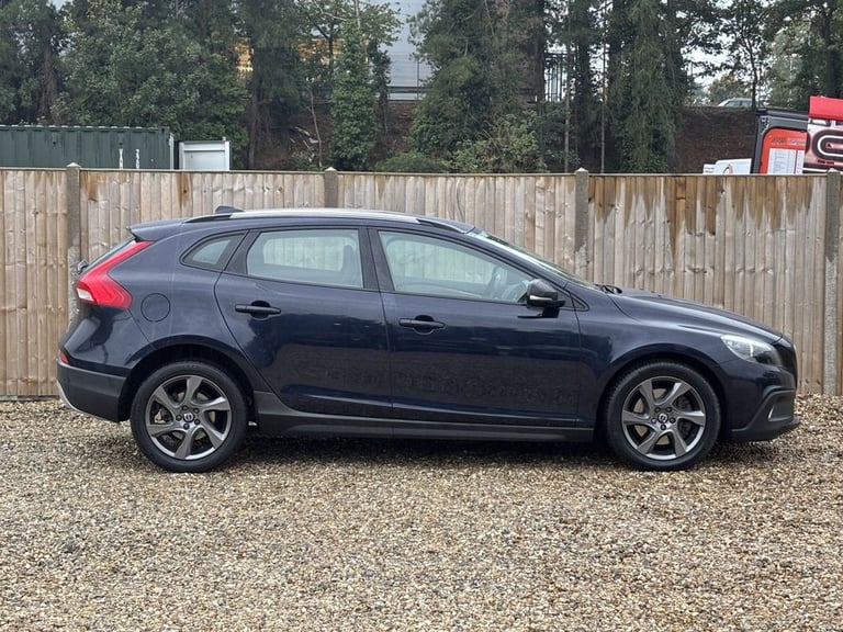 2016 Volvo V40 Cross Country 2.0 D2 Lux Hatchback 5dr Diesel Auto Euro 6 (s/s) (120 ps) Hatchback...