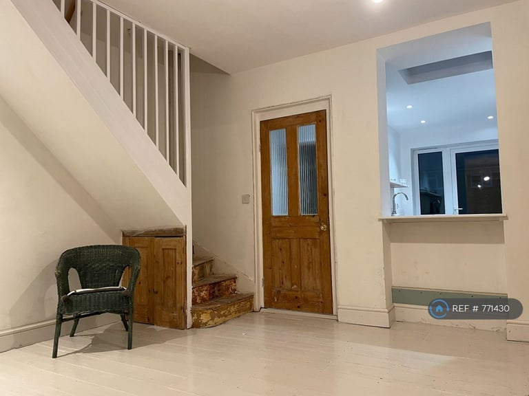 2 bedroom house in Magdala Road, Broadstairs, CT10 (2 bed) (#771430)