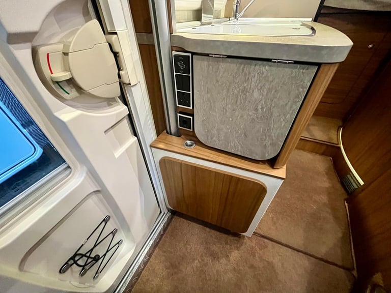 HYMER EXSIS T 414 / LOW PROFILE / 3500KG / 2 BERTH / GARAGE / MOTORHOME 