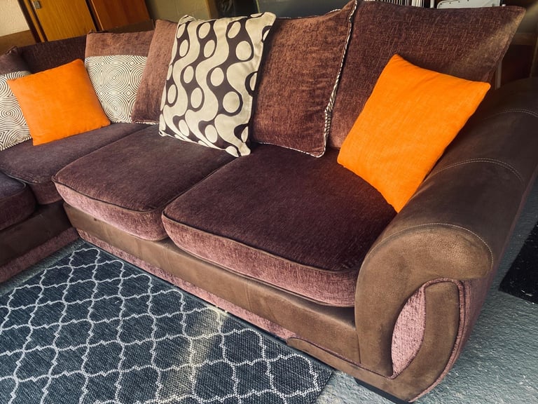 DFS CORNER SOFA VGC - DELIVERY AVAILABLE 