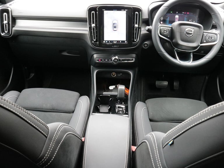 2024 Volvo XC40 Plus Dark B4 (197 hp) ESTATE Petrol/Electric Hybrid Automatic