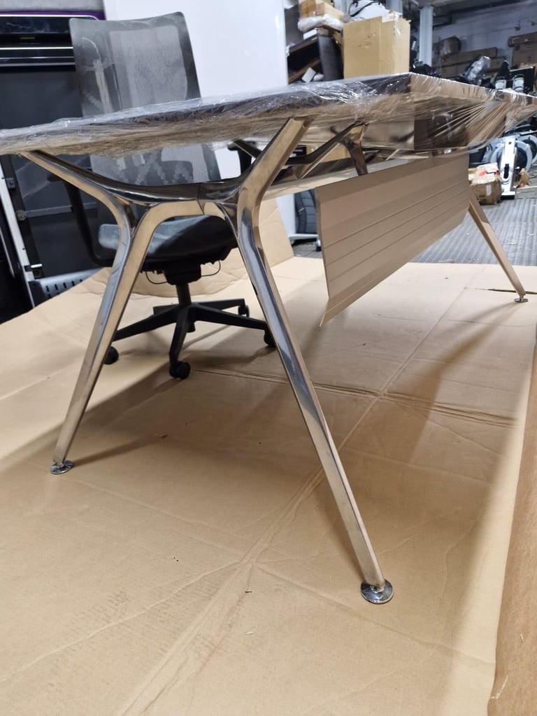 Actiu Boss design walnut executive office desk 180cm x 85cm