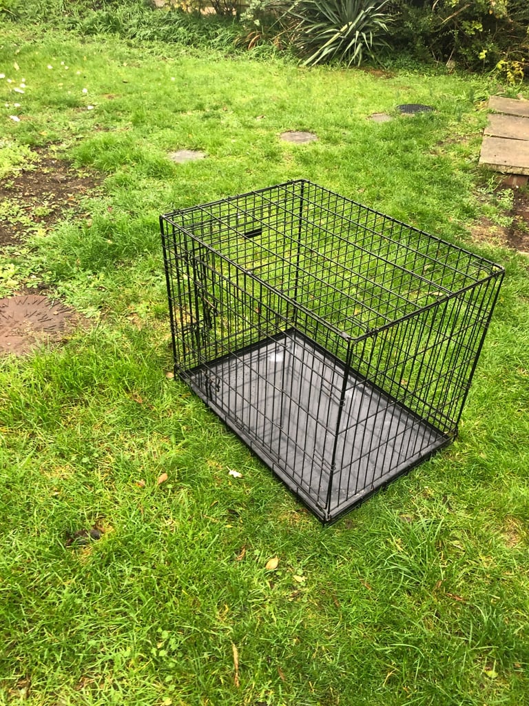 medium dog crate 30 inch long 24 tall 21 wide nice clean condition