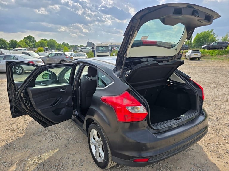 2013 Ford Focus 1.6 Zetec Powershift Euro 5 5dr Hatchback Petrol Automatic