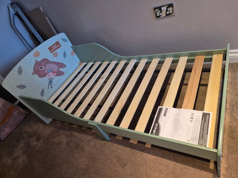 Toddler bed
