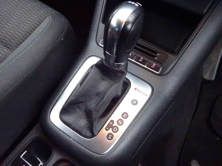 2012 Volkswagen Tiguan 2.0 TDi BlueMotion Tech SE 5dr DSG ESTATE DIESEL Automatic