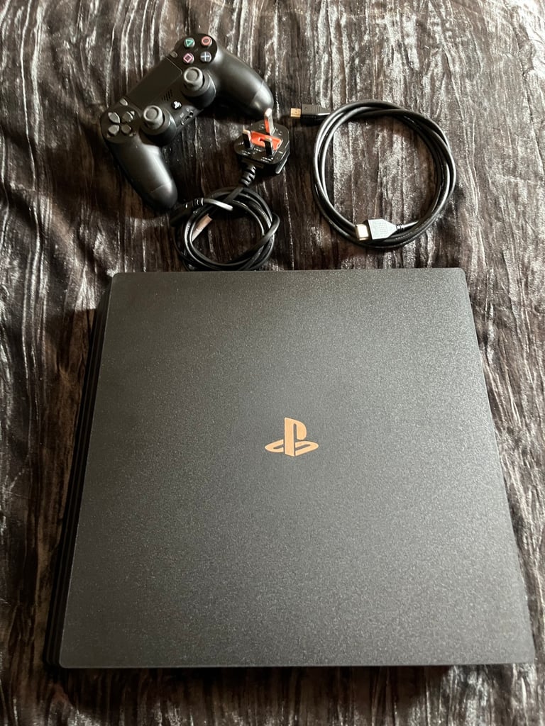 Sony PlayStation PS4 Pro 1TB + 5 Games