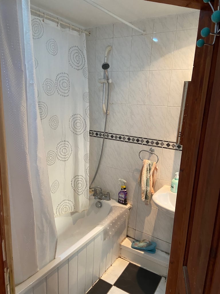 2 BEDROOM FLAT (ANNEX)