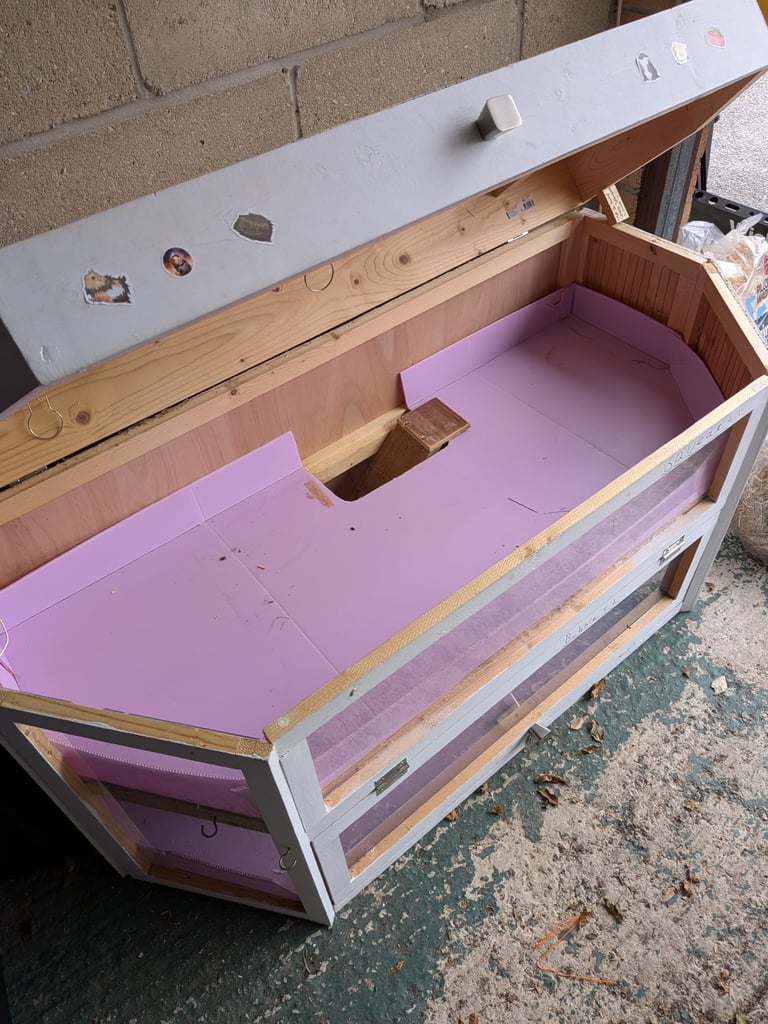 Indoor guinea pig hutch