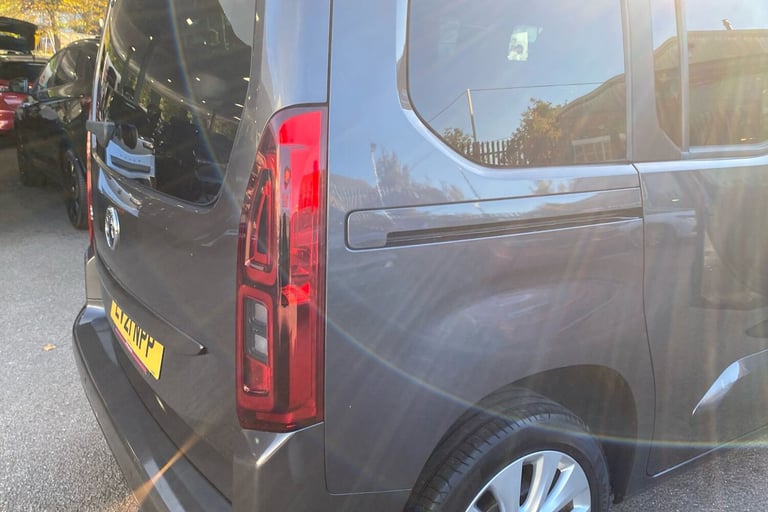  Vauxhall Combo Life 1.2 Turbo Elite MPV 5dr Petrol Auto Euro 6 s/s 130 Ps