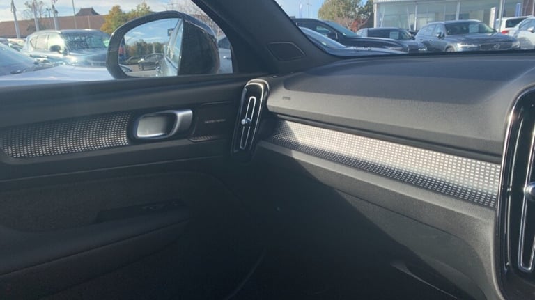 2023 Volvo XC40 Ultimate, B4 mild hybrid, Petrol, Dark ESTATE N/A Automatic