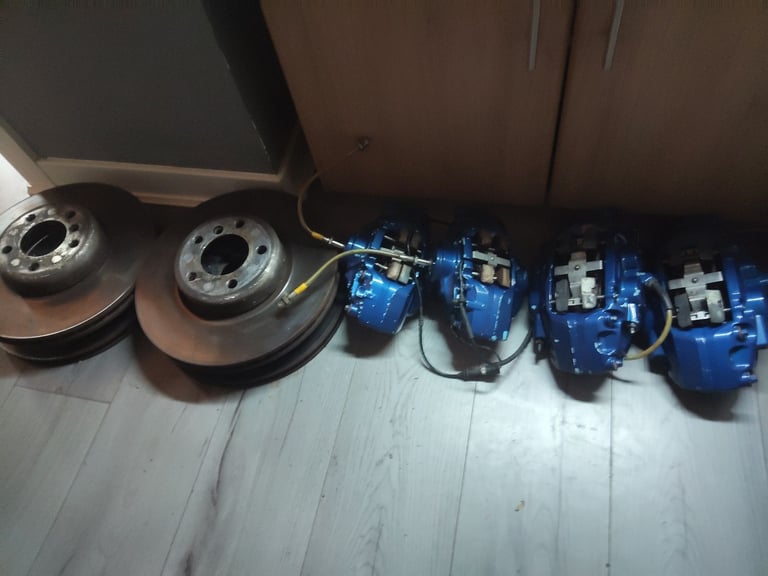 image for 4 pot 340mm disks and calipers