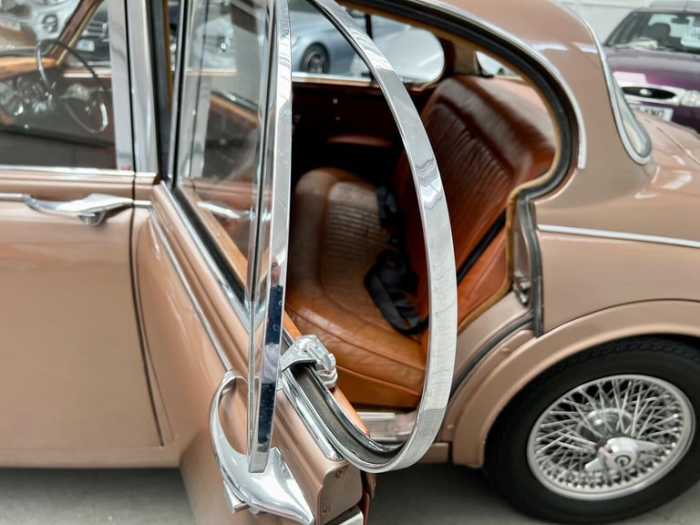 1965 Daimler V8 Petrol Automatic