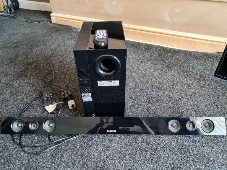 Samsung Sound bar and Subwoofer HWF450 