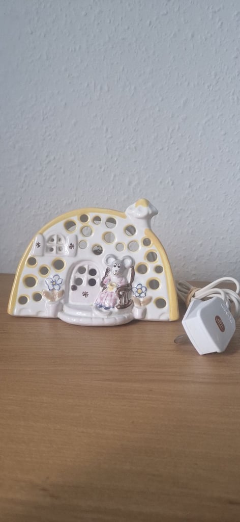 image for Childrens vintage beautiful bedside table lamp