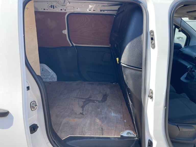 2020 Vauxhall Combo 1.5 Turbo D 2300 Sportive L2 H1 Euro 6 4dr PANEL VAN Diesel Manual