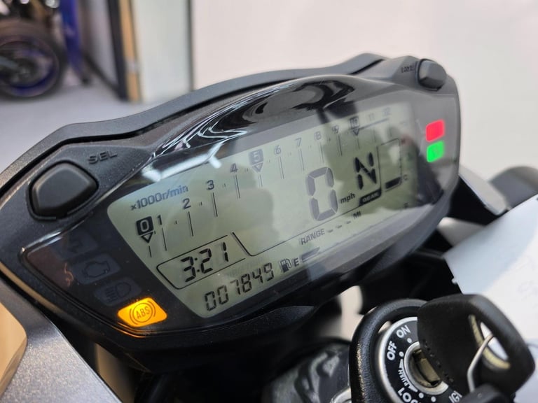 Suzuki SV650 Silver 2020 - ABS, Full Digital Display, Low Mileage