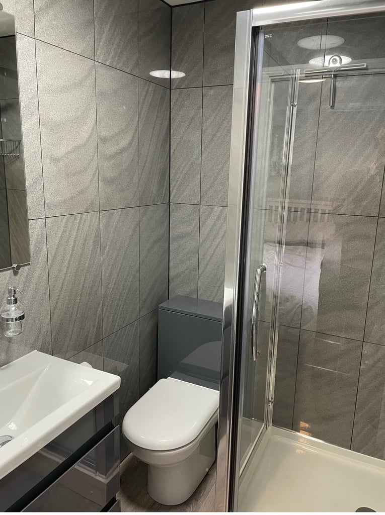 Quality double size, en suite room. 