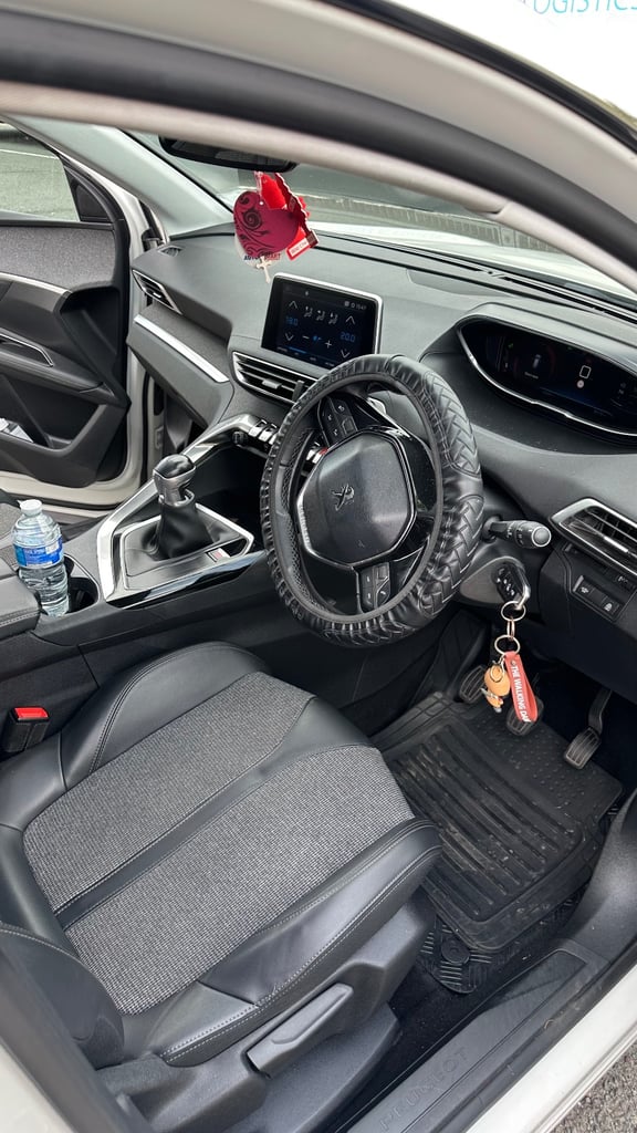 Peugeot, 3008, Hatchback, 2018, Manual, 1199 (cc), 5 doors