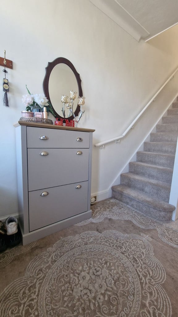 Single Room to Rent in a Family Share House in Bush Hill Park, Enfield £600 including all.
