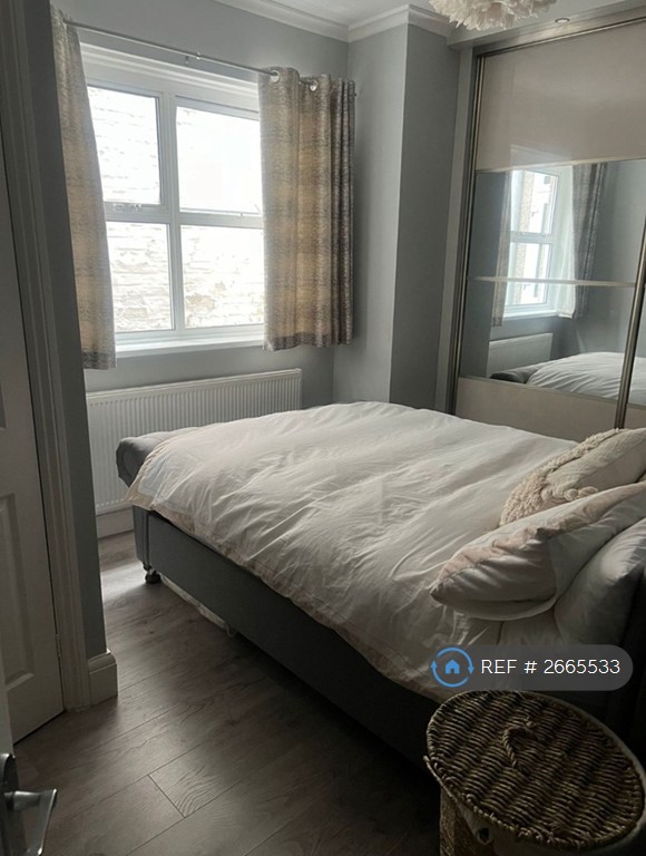 2 bedroom flat in Garratt Terrace, London, SW17 (2 bed) (#2665533)