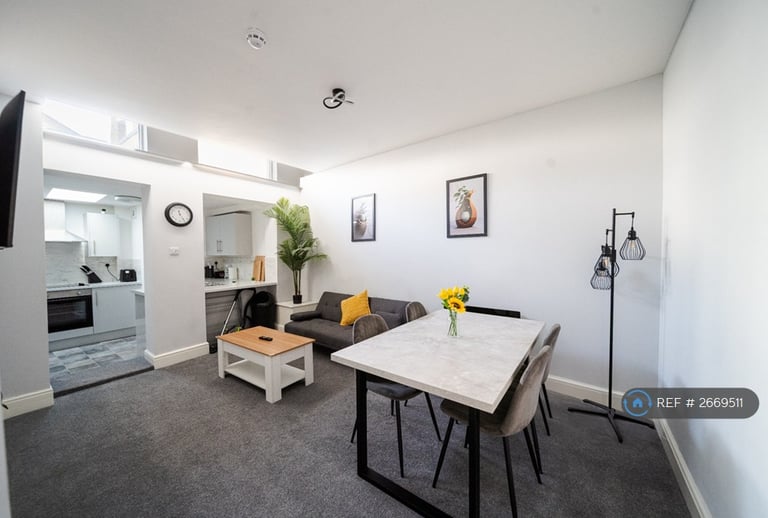 Studio flat in Kingston House, Southsea, PO5 (#2669511)