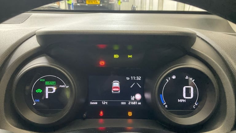 2022 72 TOYOTA YARIS 1.5 VVT-H DESIGN HATCHBACK 5DR PETROL HYBRID E-CVT EURO 6 (