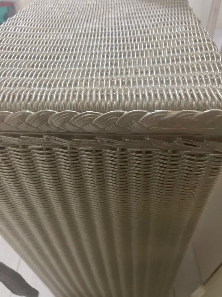 Vintage Lloyed Loom basket 