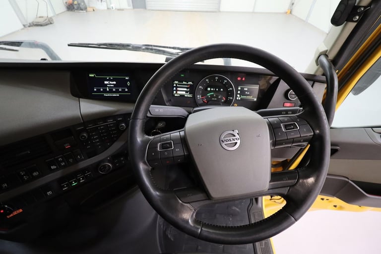 2019 (19 PLATE) Volvo FH460 6x2 Euro 6 Tractor Units