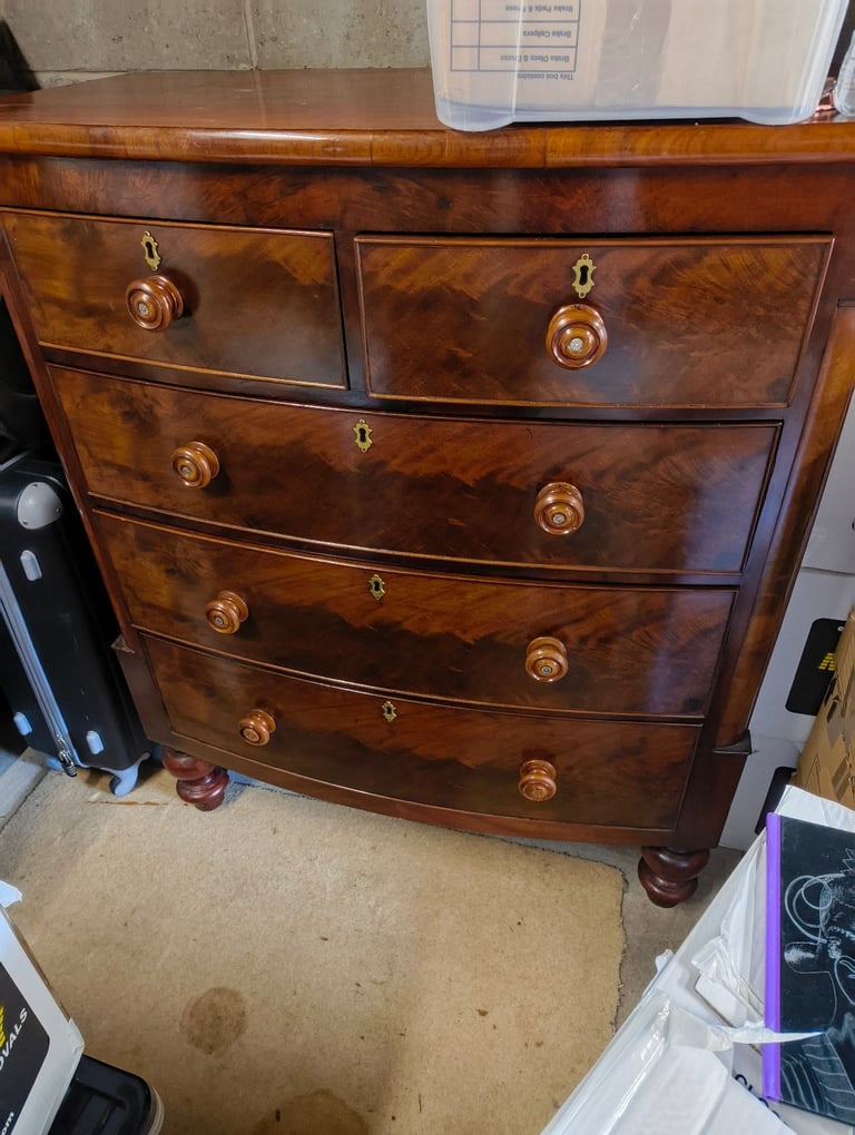 Victorian Mahogany Bow-Front Chest of Drawers – Beautiful Condition
