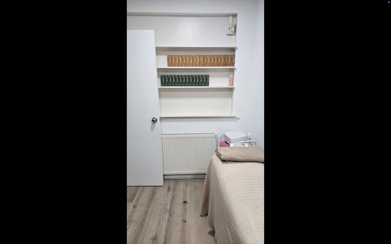 Beautician room to rent