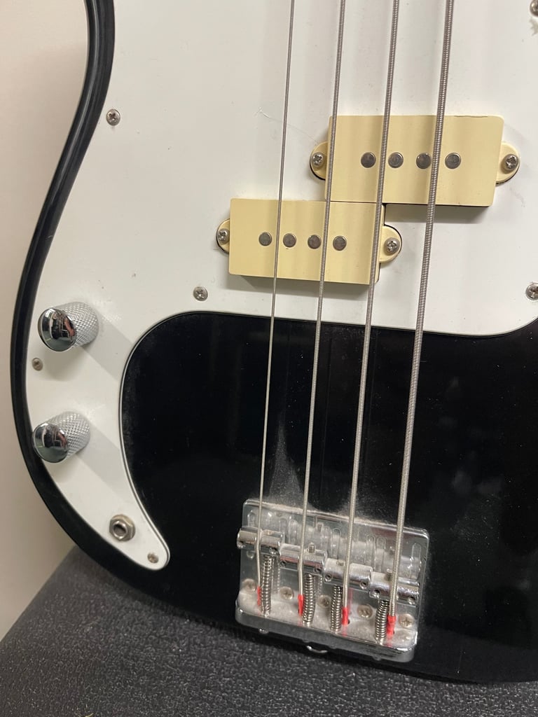 Encore Left Handed Black Bass electric guitar 4 String 4/4