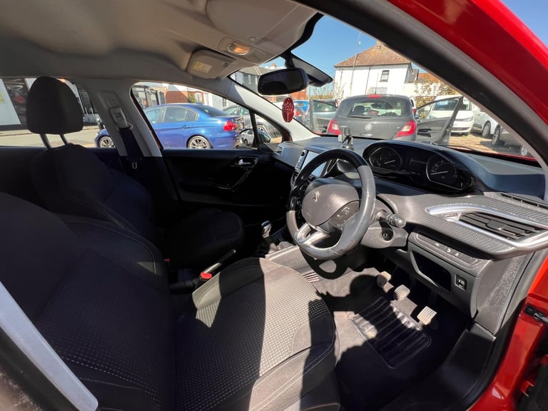 2016 Peugeot 208 1.2 PureTech Allure Euro 6 5dr HATCHBACK Petrol Manual