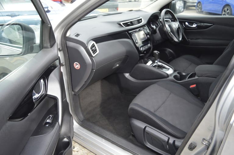 2016 Nissan Qashqai 1.2 DiG-T N-Connecta 5dr Xtronic 2016 3 OWNER SAT NAV AUTO HATCHBACK Petrol A...