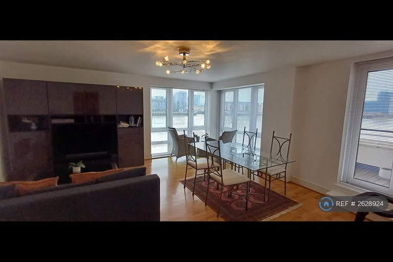 1 bedroom flat in St Davids Square, Canary Wharf, E14 (1 bed) (#2628924)