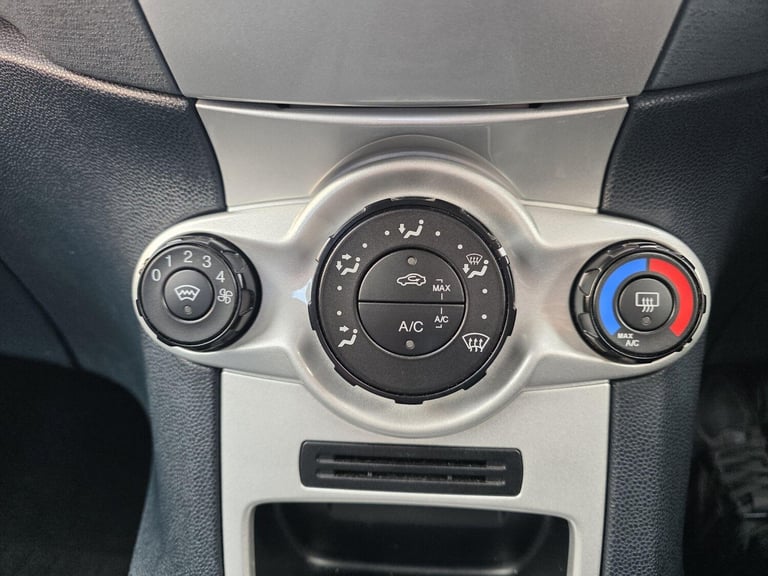 2011 Ford Fiesta 1.4 Zetec 5dr HATCHBACK PETROL Manual