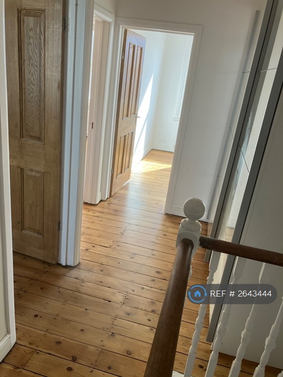 3 bedroom flat in Kings Road, Kingston, KT2 (3 bed) (#2643444)