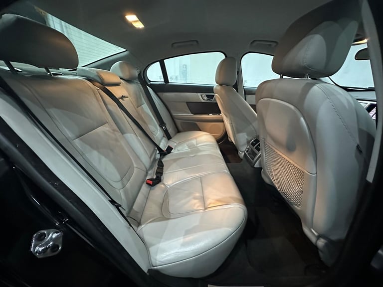 2012 Jaguar XF 2.2d Luxury 4dr Auto SALOON DIESEL Automatic