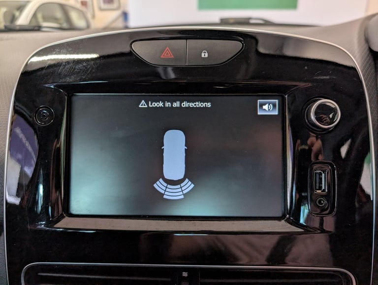 2019 Renault Clio 0.9 TCe Iconic Euro 6 (s/s) 5dr HATCHBACK Petrol Manual