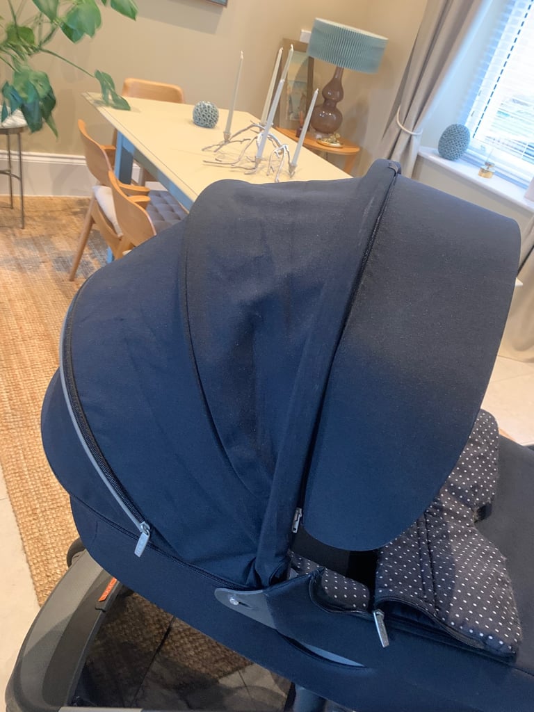  stokke transport system complete with carrycot and adjustable stroller seat black with spot trim