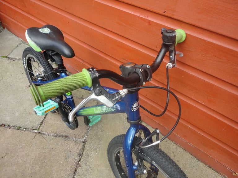 Carrera cosmos childs bike, suit age 4 to 6 years, 16 inch lightweight frame, working order
