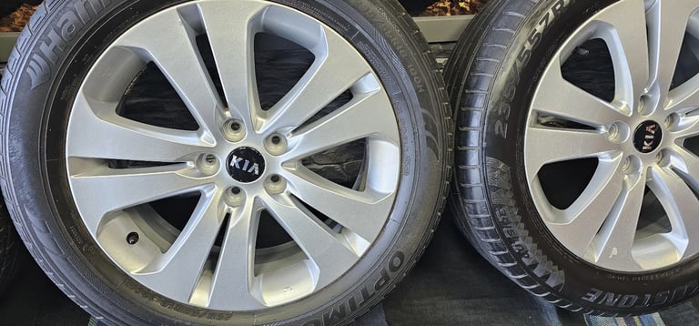 Kia Genuine 18 alloy wheels + 4 x tyres 235 55 18