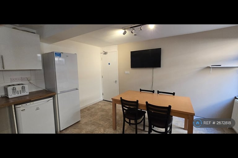 6 bedroom house in Garmoyle Road, Liverpool, L15 (6 bed) (#2672818)