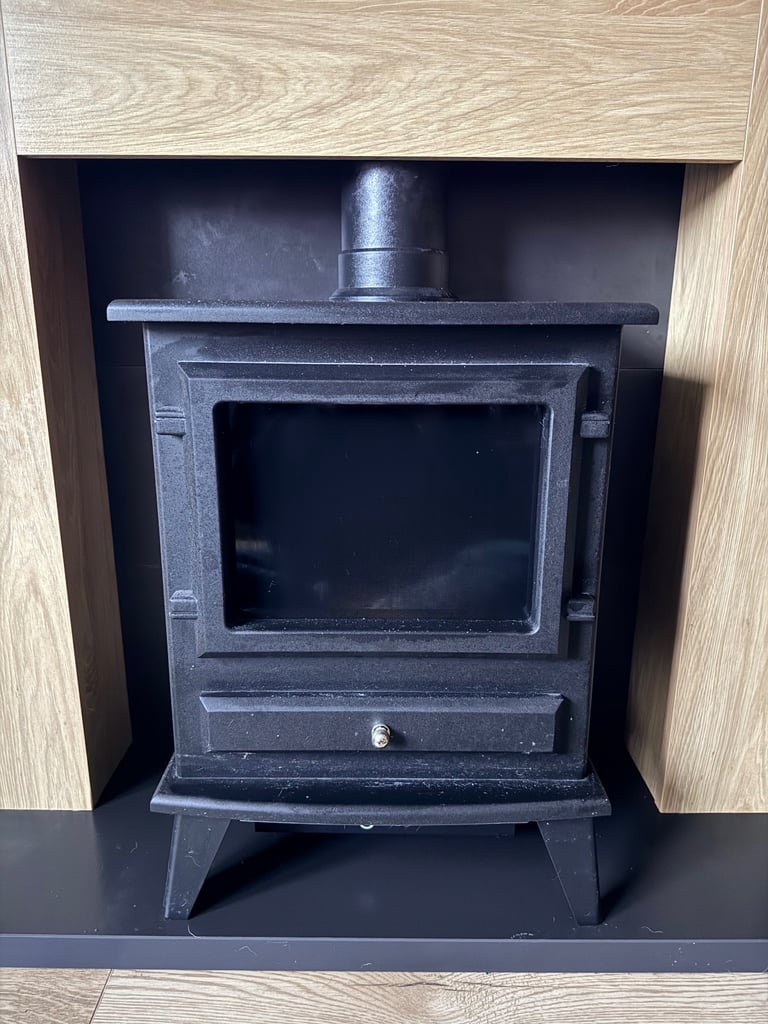 Electric fire with fire place /wood burning stove effect)